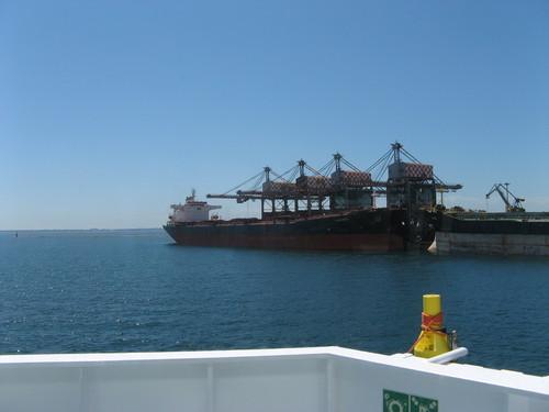 bulkcarrier con prua al 2° sporgentelevante